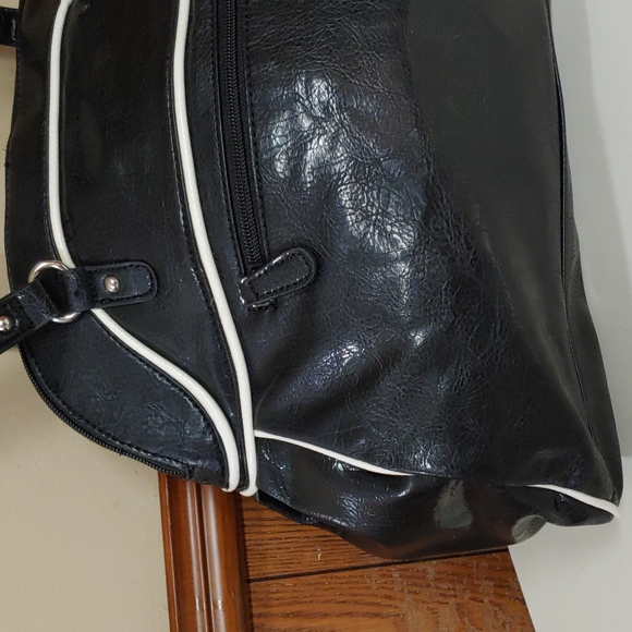 Nicole Miller 🆕 Shiny Leather Shoulder Bag - Picture 7 of 17